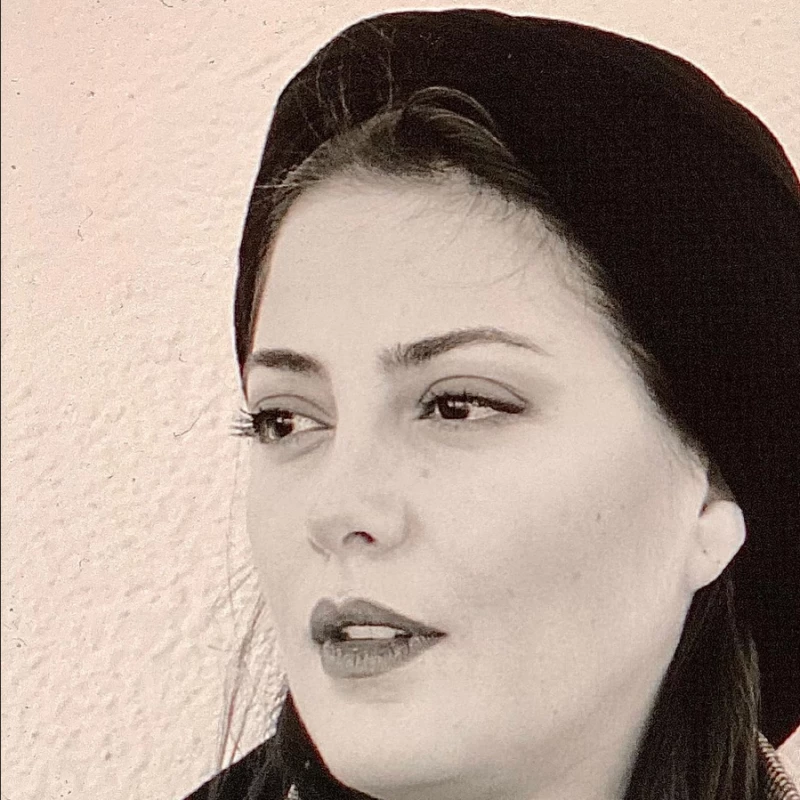 طناز طباطبایی