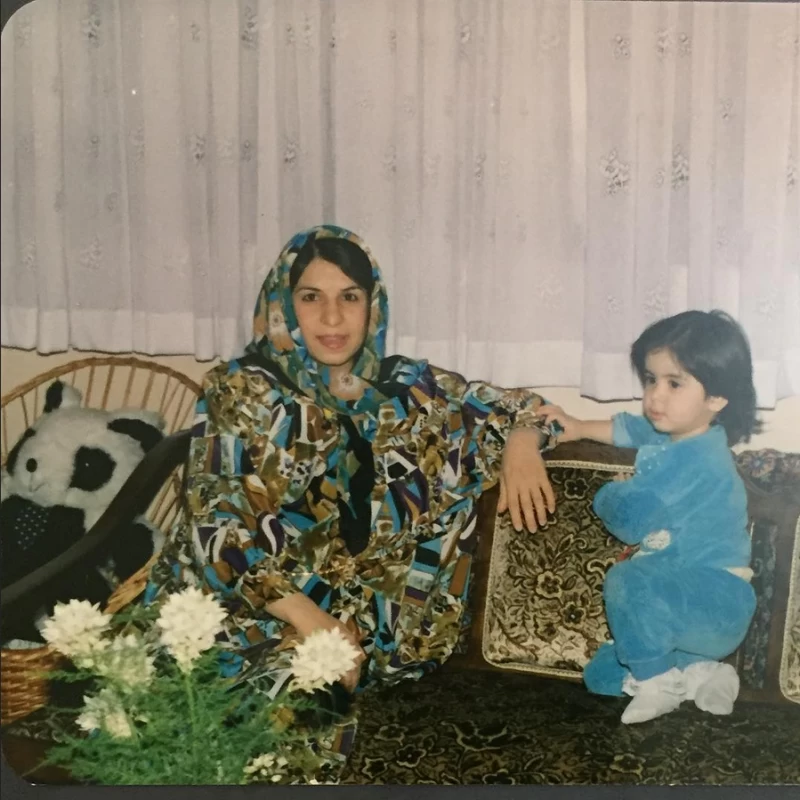 قطعا با دیدن مادر این مجری بسیار زیبا شوکه میشوید !