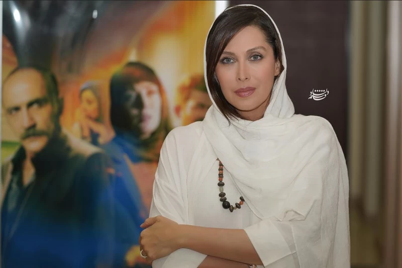 مهتاب سینمای ایران با پوششی یکدست سفید و بدون زرق و برق !