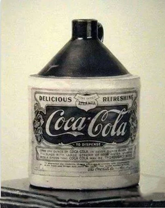 تغییرات ظاهری بطری های کوکاکولا از ۱۱۷ سال پیش تا به الان !