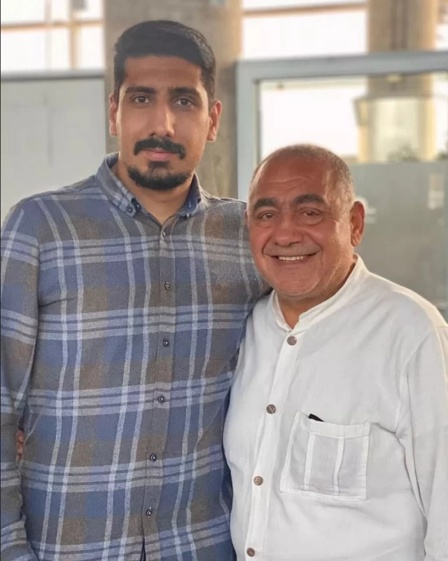 بالاخره النگ و دولنگ دهه ۷۰ از ۲ تا پسر رشید و خوش تیپش رونمایی کرد !!