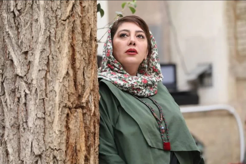 زهرا داوودنژاد در کنار دخترش یلدا با تیپی پسرانه .!