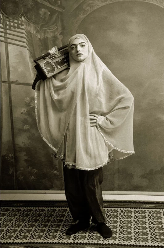 مدلینگ ۱۰۰ سال پیش دختران ایرانی با پوششی منحصربفرد !!