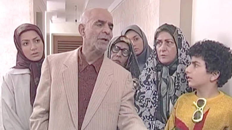 مادر بزرگ واقعی دختر هاشم خان ”متهم گریخت” در ماشینی لوکس و لاکچری !