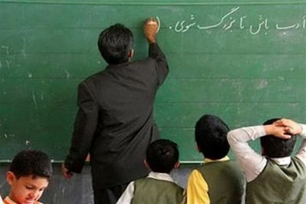 بچه های دهه ۶۰ کی این شعرو تا آخر بلده؟ اولیا شلخته... دومیا پاتخته.... ؟!!