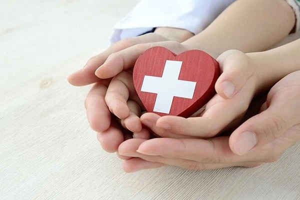 نکاتی برای دریافت خدمات ویزیت پزشک، آزمایش و فیزیوتراپی در منزل