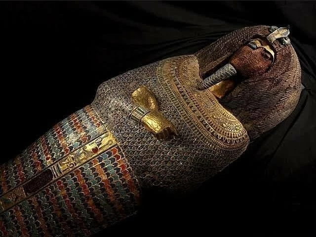 کشف تابوت ارزشمند آخناتون با چشم طلا