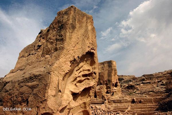 دست کندهای تاریخی کوه های سیراف در کنگان