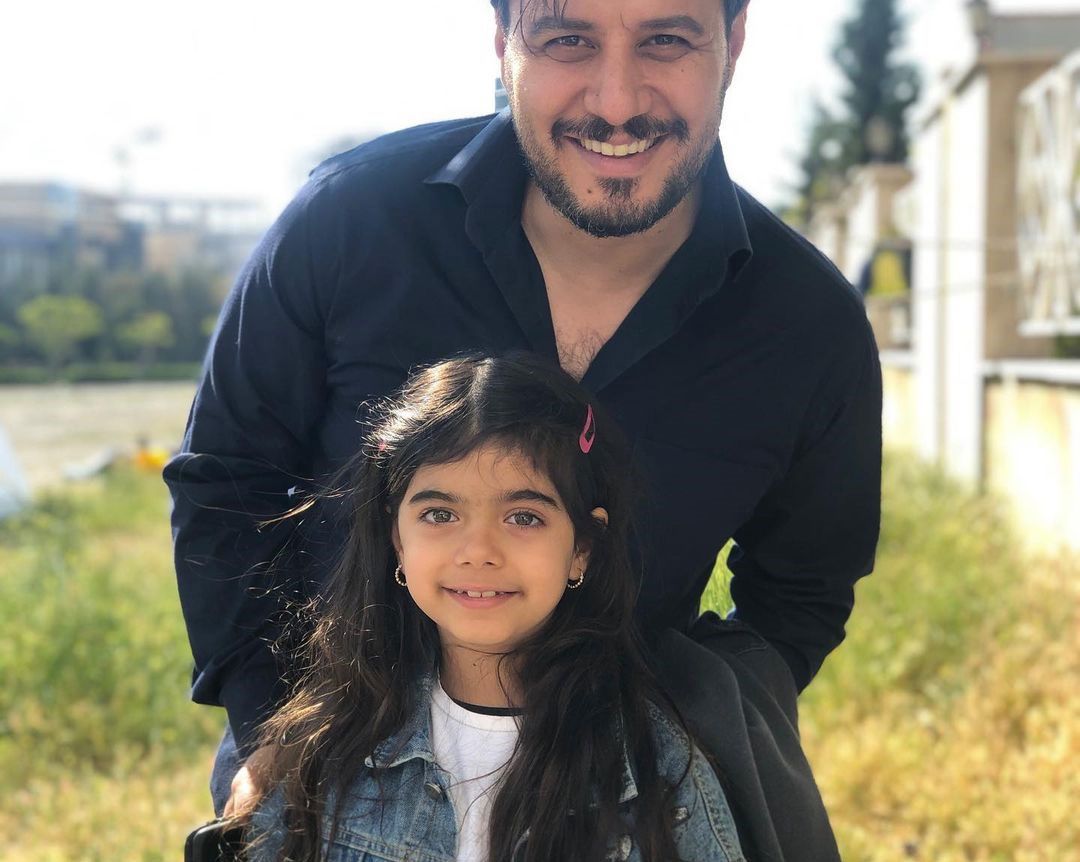 بازیگر خردسال سریال زخم کاری در آغوش مادر زیبارویش!