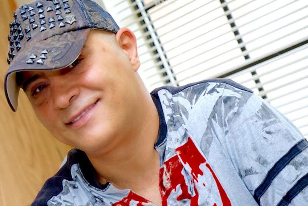 چهره شکسته خواننده لس آنجلسی در میانسالی در کنار همسر جوان و فرزندش!