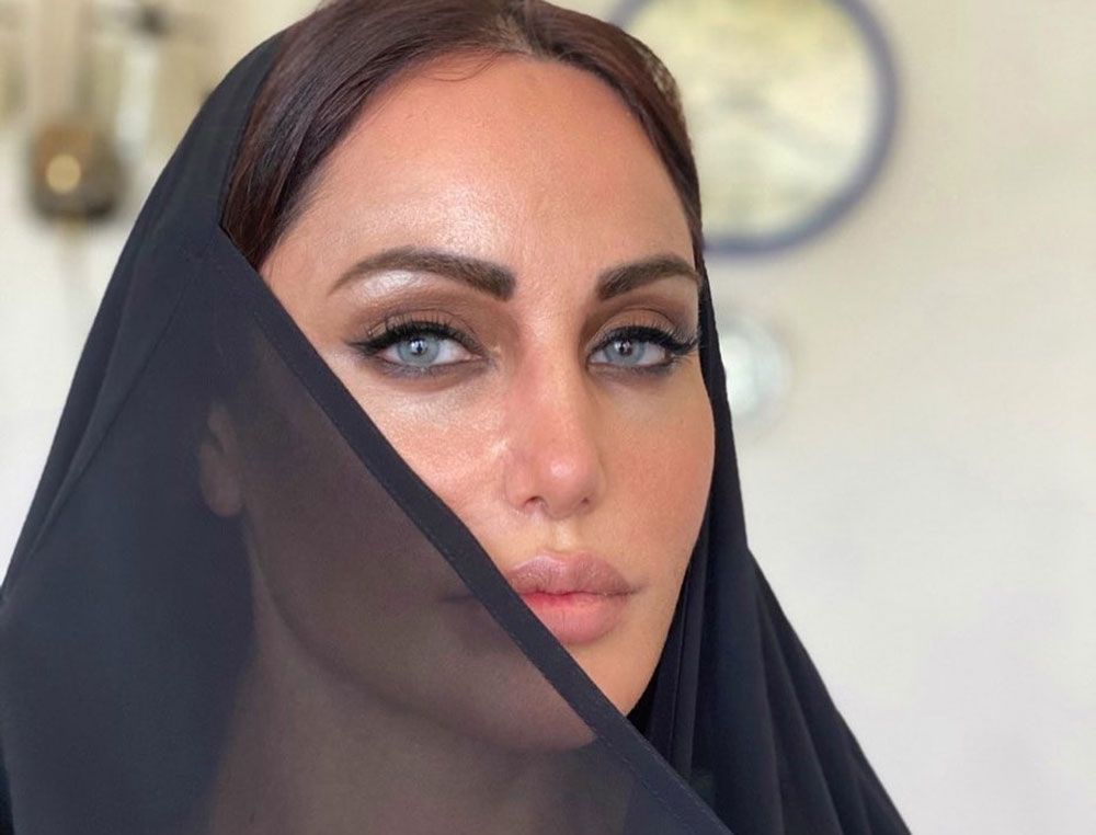 شباهت عجیب بدل آنجلینا جولی به مادر جوانش!!