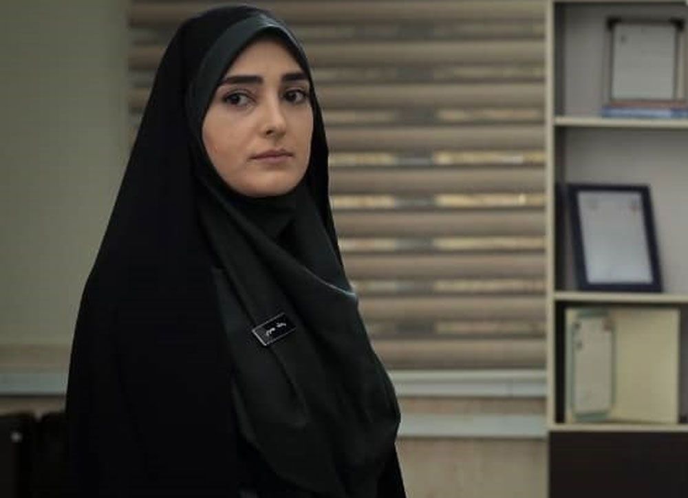 بازیگر جوان و زیبای نوار زرد در آغوش همسر دوم و میانسالش!!