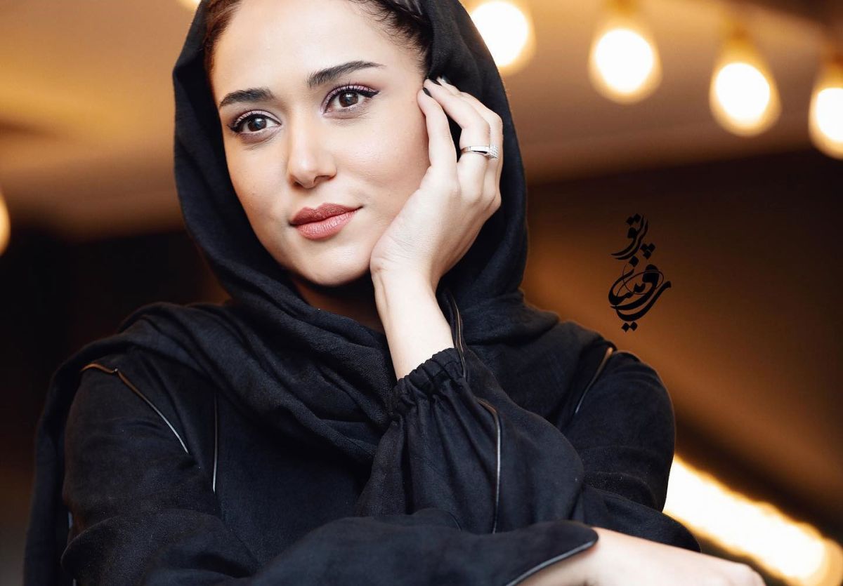 کپی برداری پریناز ایزدیار از استایل خانم بازیگر در جشنواره فجر !