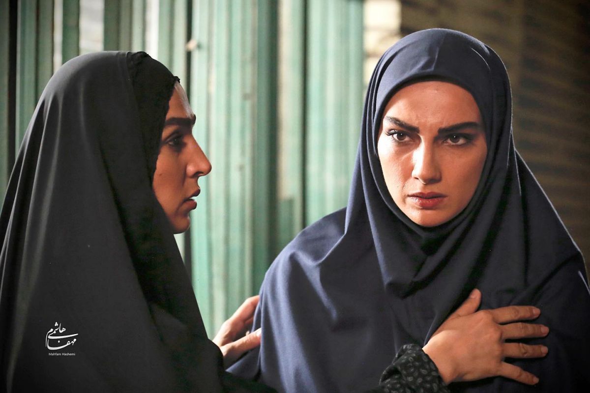 تیپ لاتی بازیگر نجلا با خالکوبی عجیب!