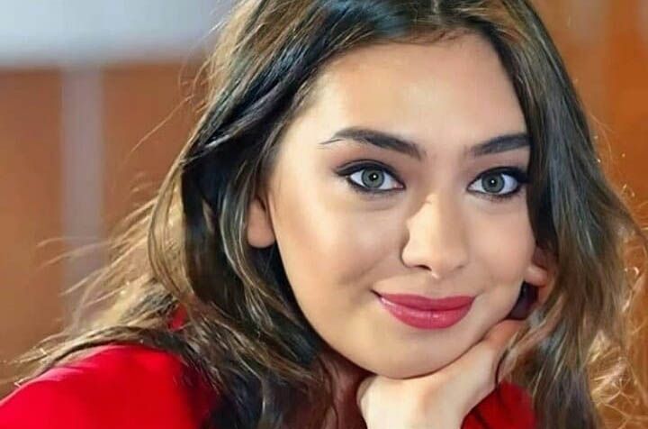 شباهت عجیب و باورنکردنی بازیگر ترک و مادر اروپایی اش!