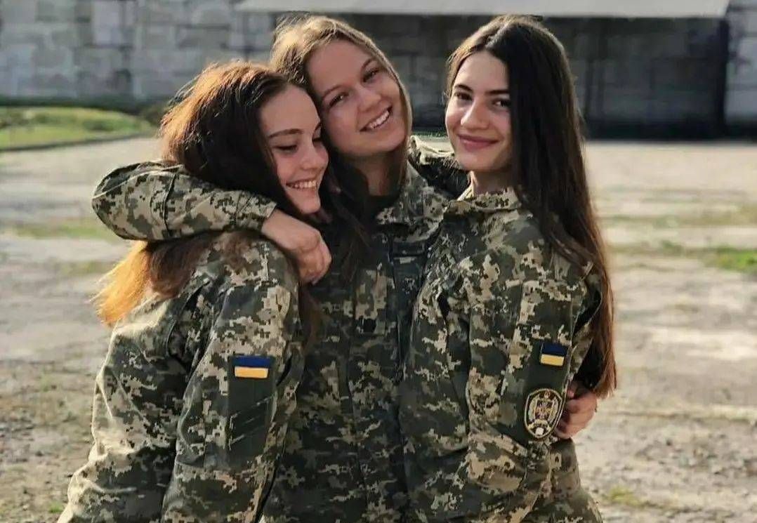 تصاویری از سربازان زن اوکراینی پرانرژی و پرقدرت!
