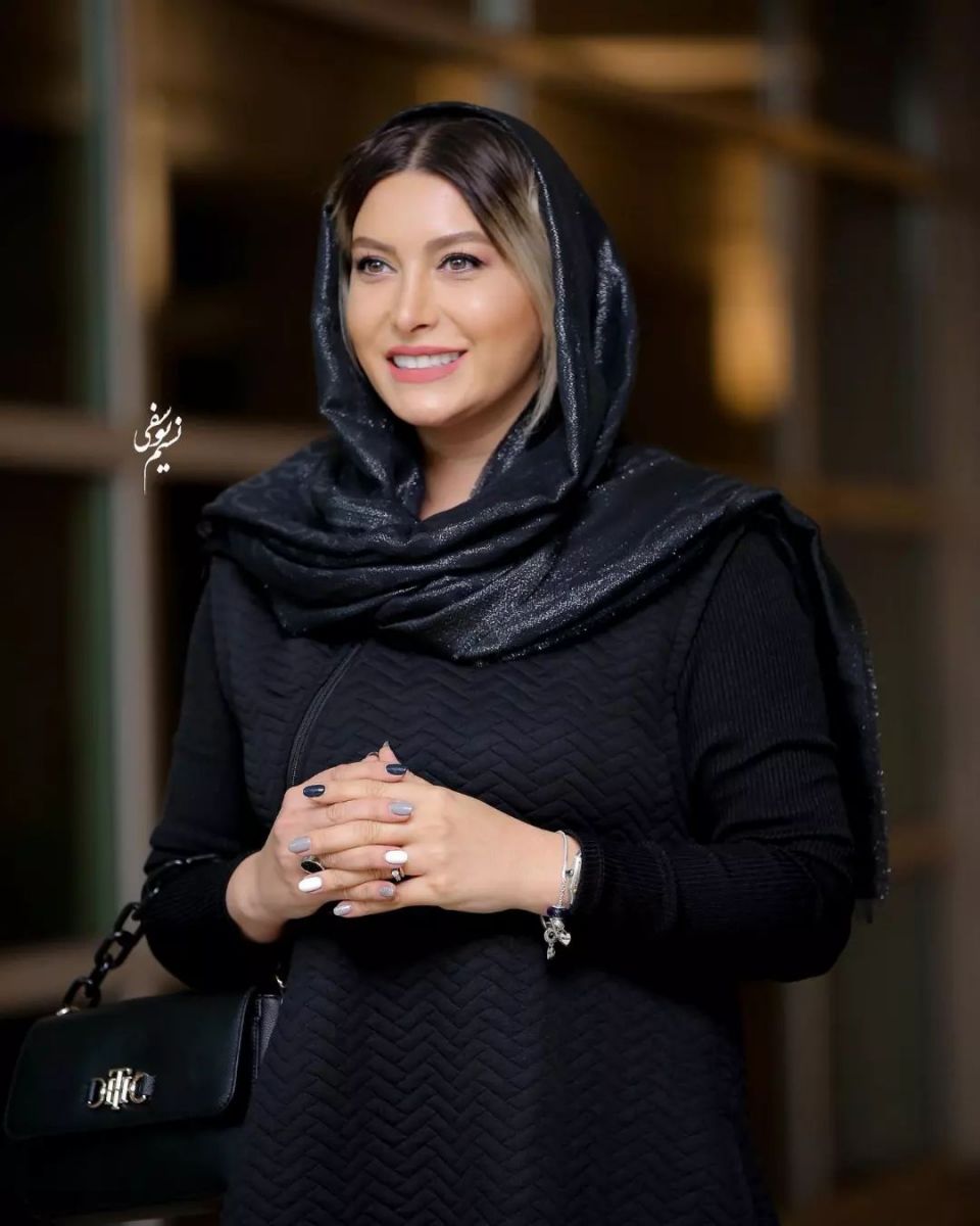 خواهر فریبا نادری