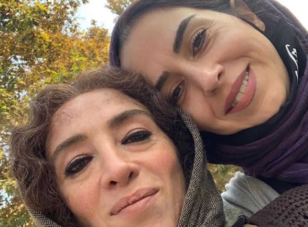 سلفی جالب گوهری در پشت صحنه خاتون!