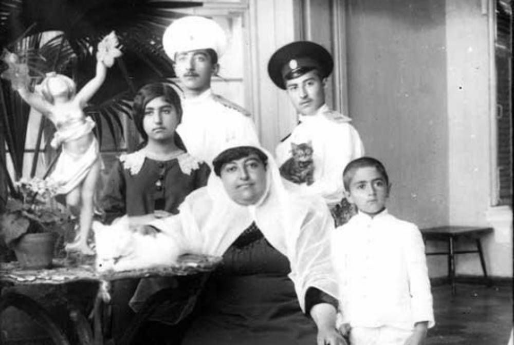 فرزندان زیبای قاجار در یک قاب !