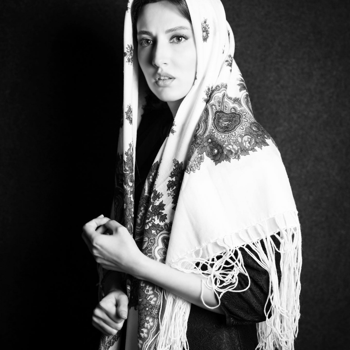 سلفیِ “مگه مجبوری؟” طور از سمیرا حسینی با یک سگ هاسکی !!