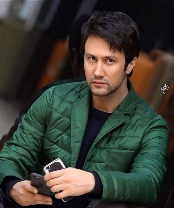 شاهرخ استخری له و کبود با دست های شکسته !!