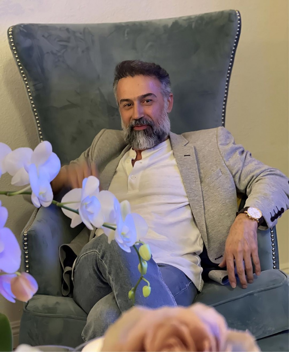 پوشش همسر دانیال حکیمی در کانادا !!