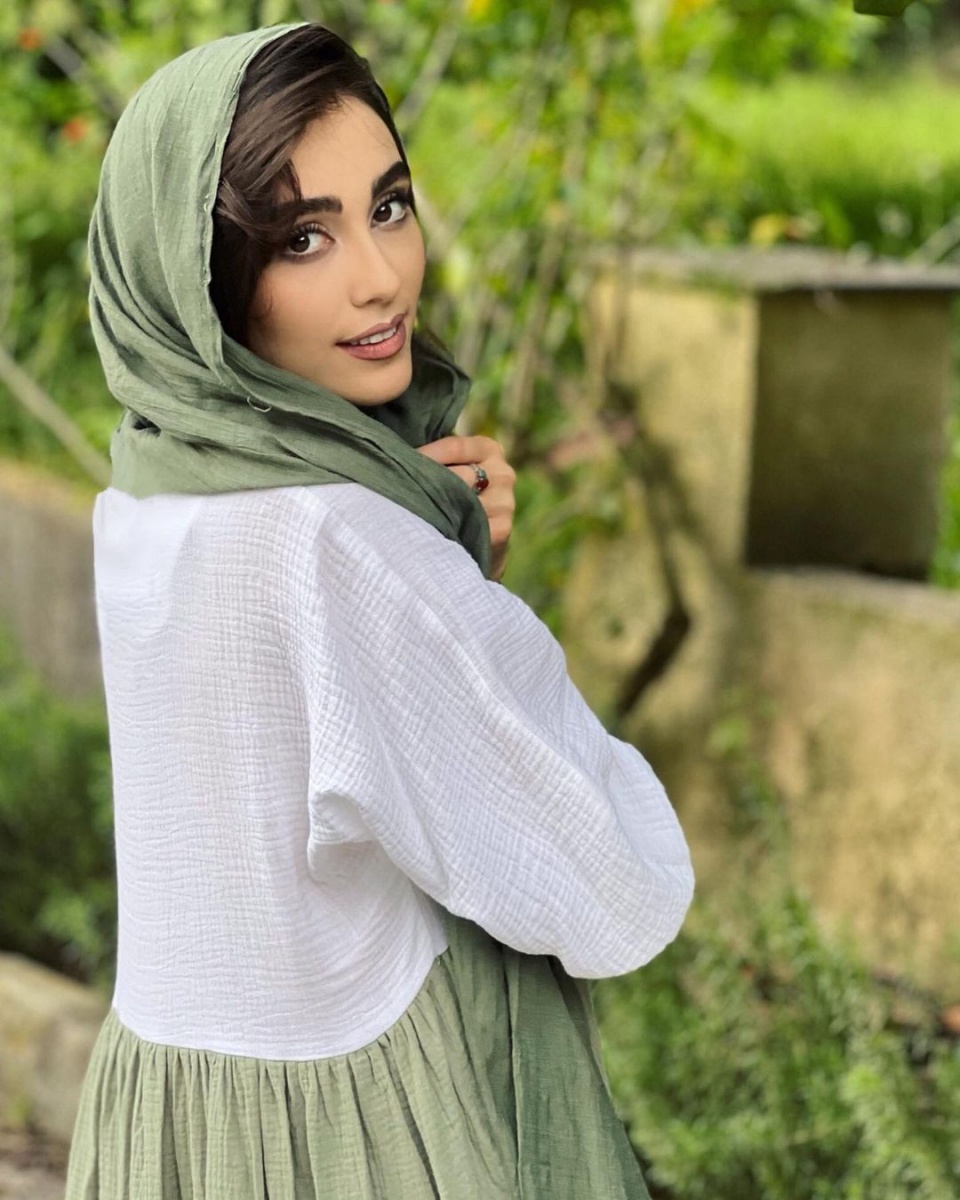 بیوگرافی مبینا طبایی بازیگر نوظهور (کیانا در سریال بیگناه) + تصاویر جذاب و دیدنی