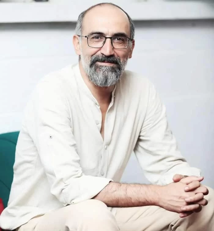 محاله تشخیص بدید که این بازیگر مشهور و ترک زبان ایرانی کیست / خیلی خیلی معروفه !!