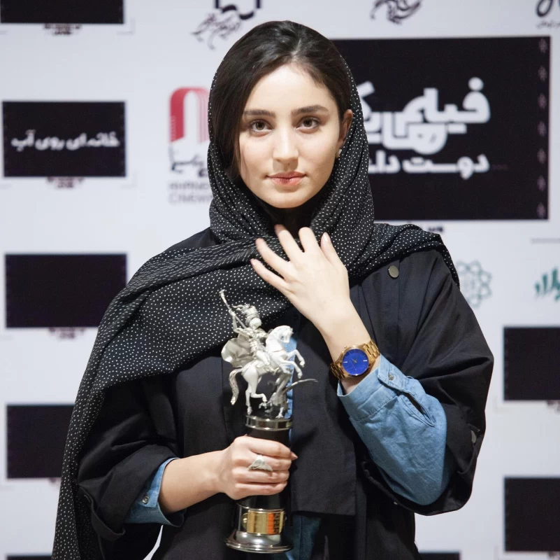 بیوگرافی سها نیاستی