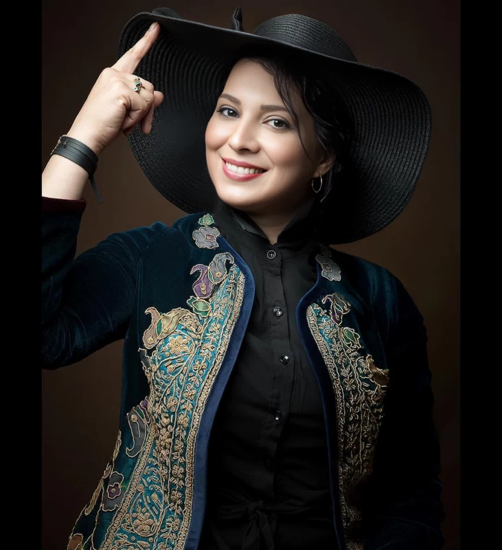 روشنک عجمیان