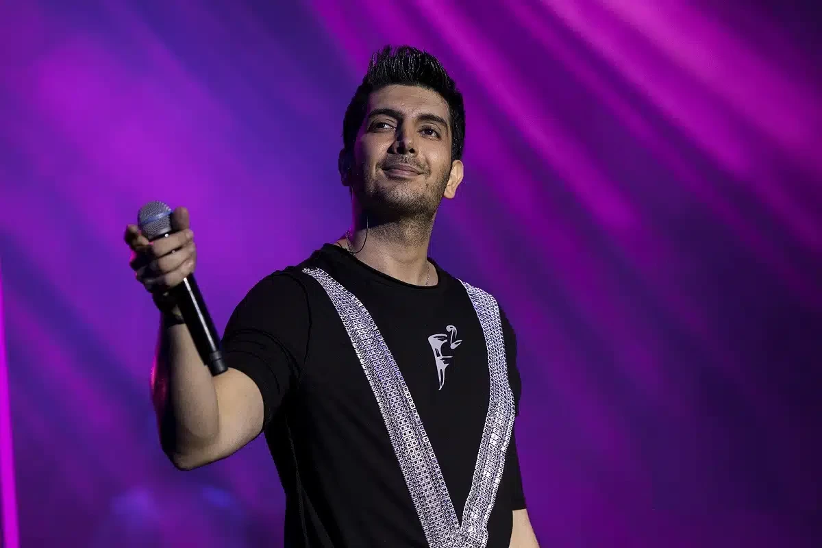 ویدئو / لحظه ای عجیب و جنجالی در کنسرت فرزاد فرزین