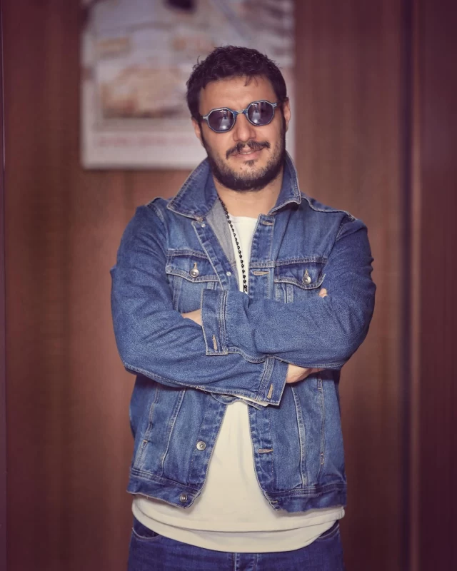بیوگرافی جواد عزتی