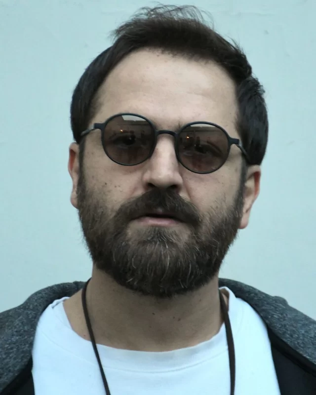 بیوگرافی هادی دیباجی