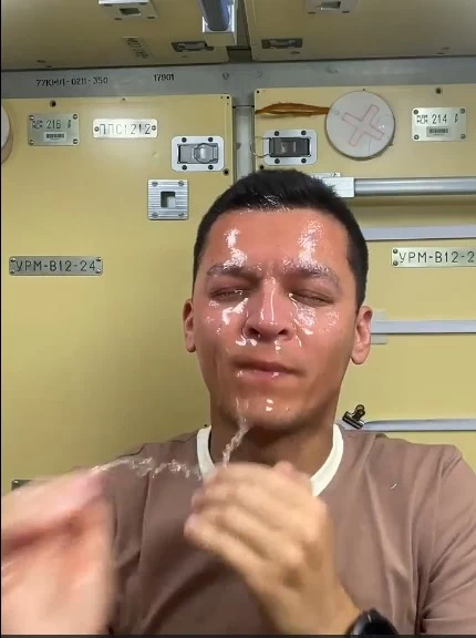 فضانوردها چطور صورتشان را می شویند ؟