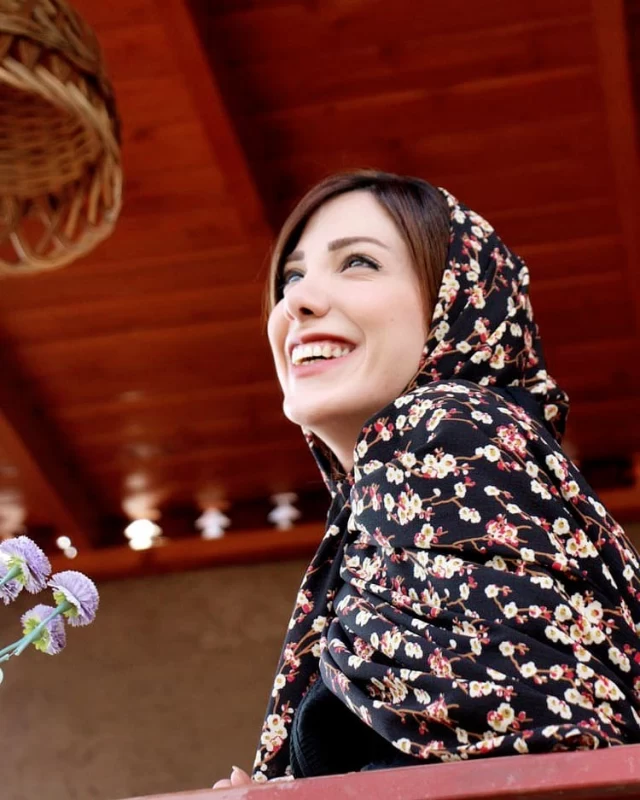 باران نیکراه در حال سخنرانی