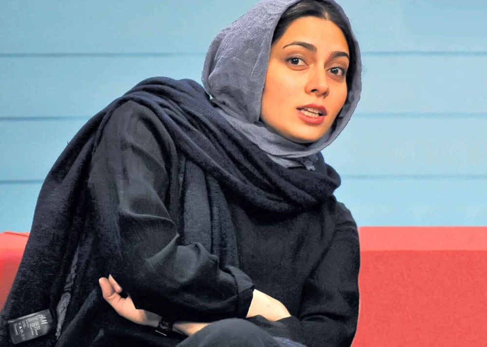 پگاه آهنگرانی کیست