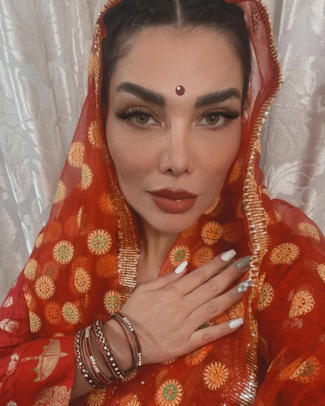 آرزو غفوریان 
