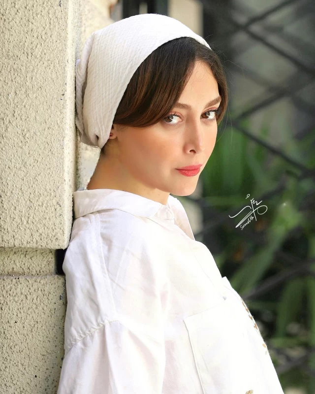 زندگی دیبا زاهدی