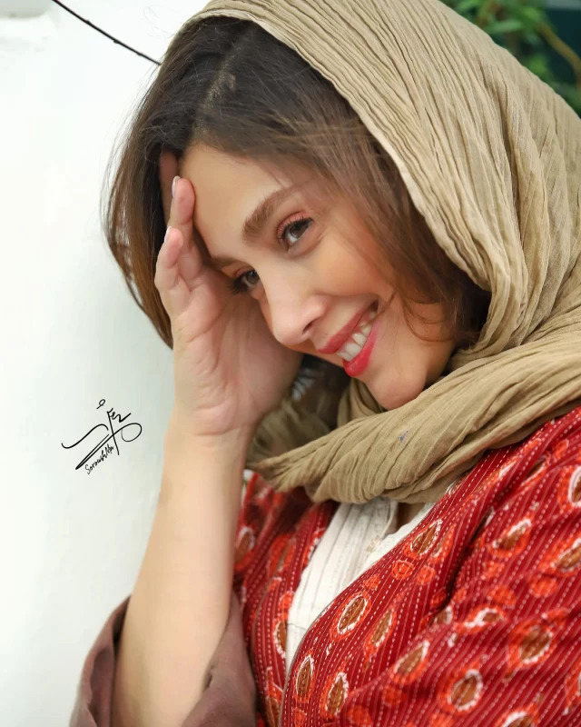 زندگینامه دیبا زاهدی