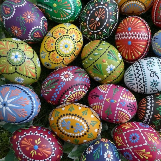 ایده های جدید و جذاب نقاشی روی تخم مرغ سفالی برای نوروز 1403