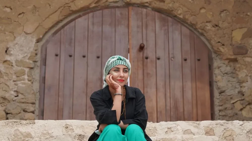 بیوگرافی دنیا جهان منش مهناز در نون خ 5 + سوابق و تصاویر