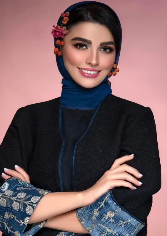 بازیگر تلویزیون و همسر خوش تیپش سوژه عکاسان شدند