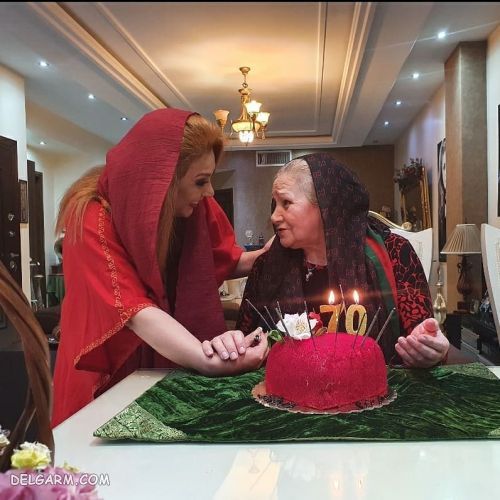 نسرین مقانلو بازیگر در کنار مادرش