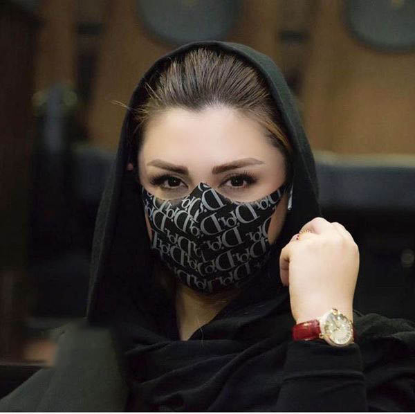 ماسک زدن نیوشا ضیغمی
