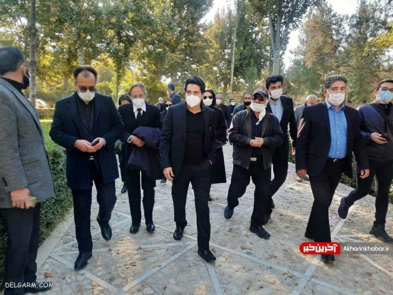 تصاویری از حضور خانواده استاد شجریان در روز خاکسپاری