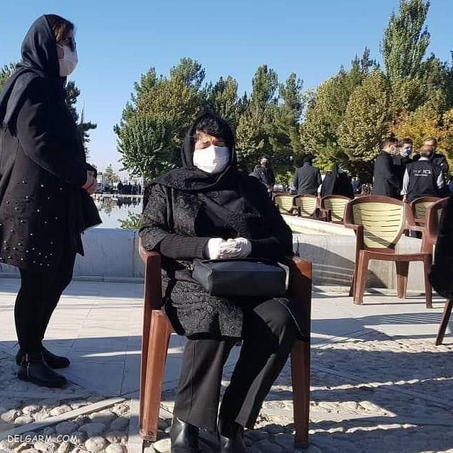 تصاویری از حضور خانواده استاد شجریان در روز خاکسپاری
