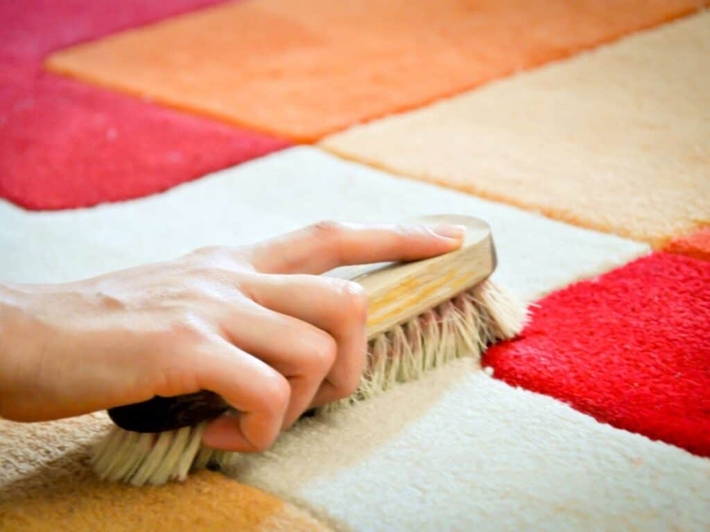 شستشوی لکه خط چشم از روی فرش و موکت
