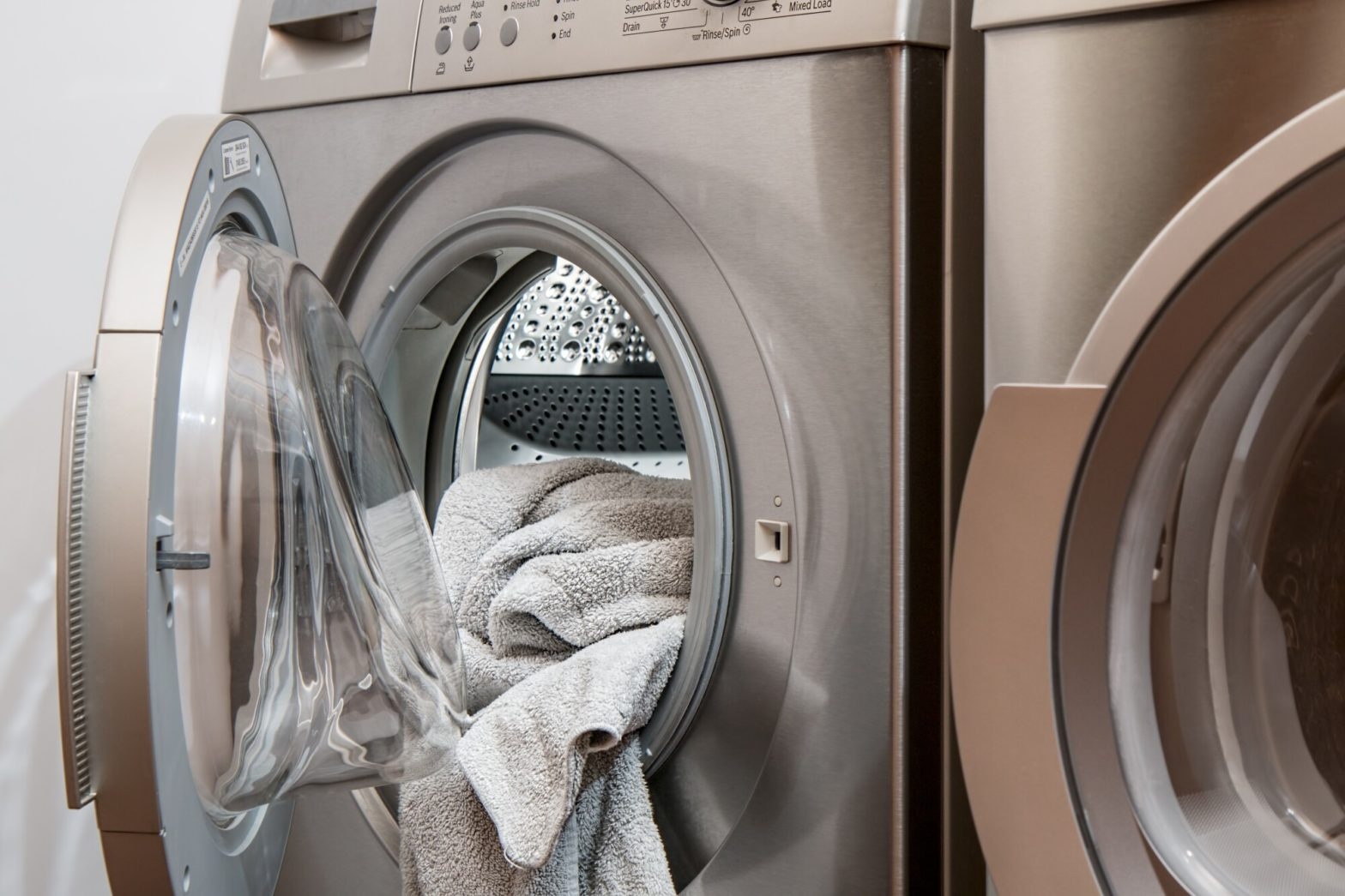 وسایلی که اصلا نباید در ماشین لباسشویی بشویید