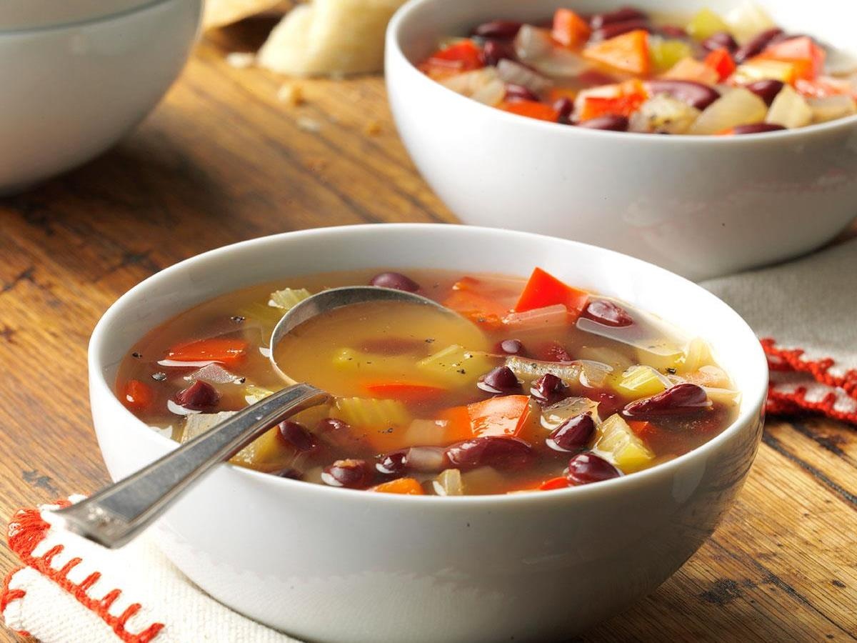 سوپ سبزیجات و لوبیا برای کودکان