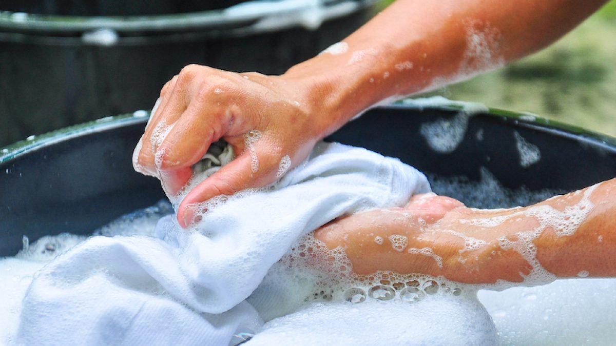  نکات مهم جهت شستن لباس‌ها با دست